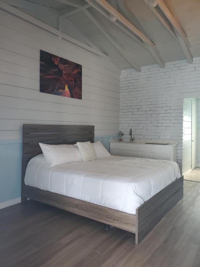 Hollywood Gardens Inn & Suites Εξωτερικό φωτογραφία