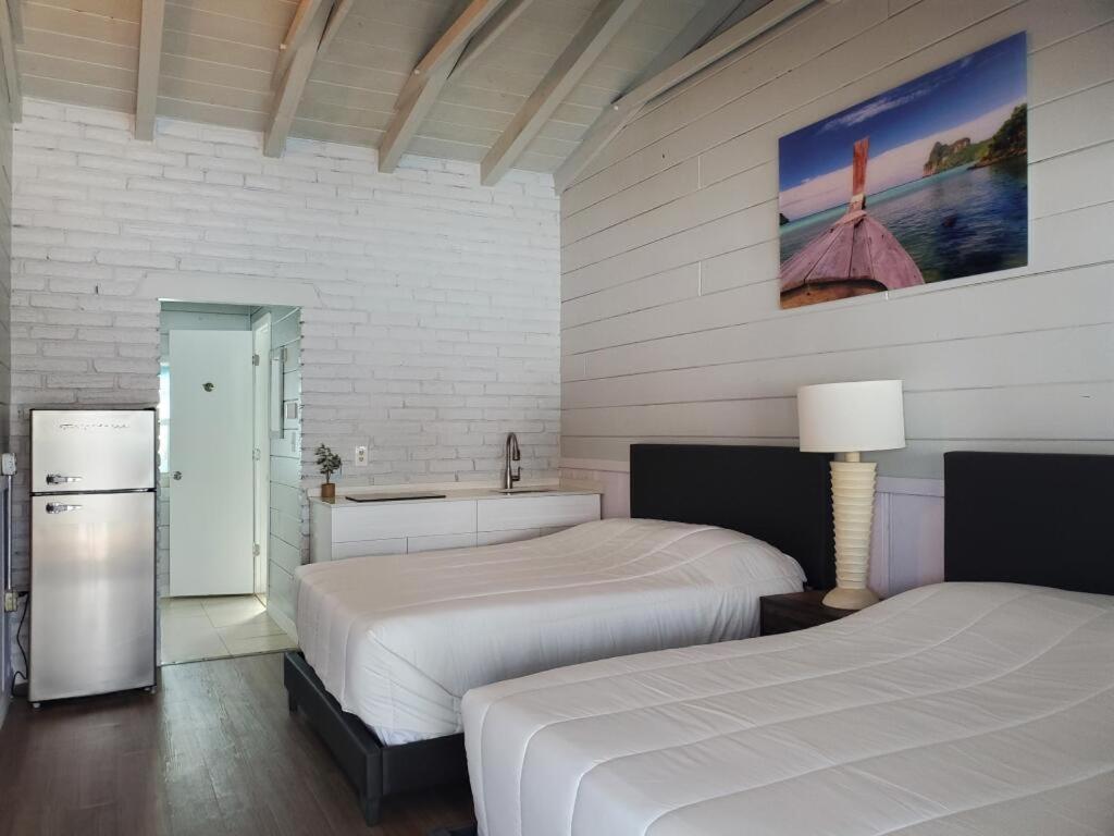 Hollywood Gardens Inn & Suites Εξωτερικό φωτογραφία