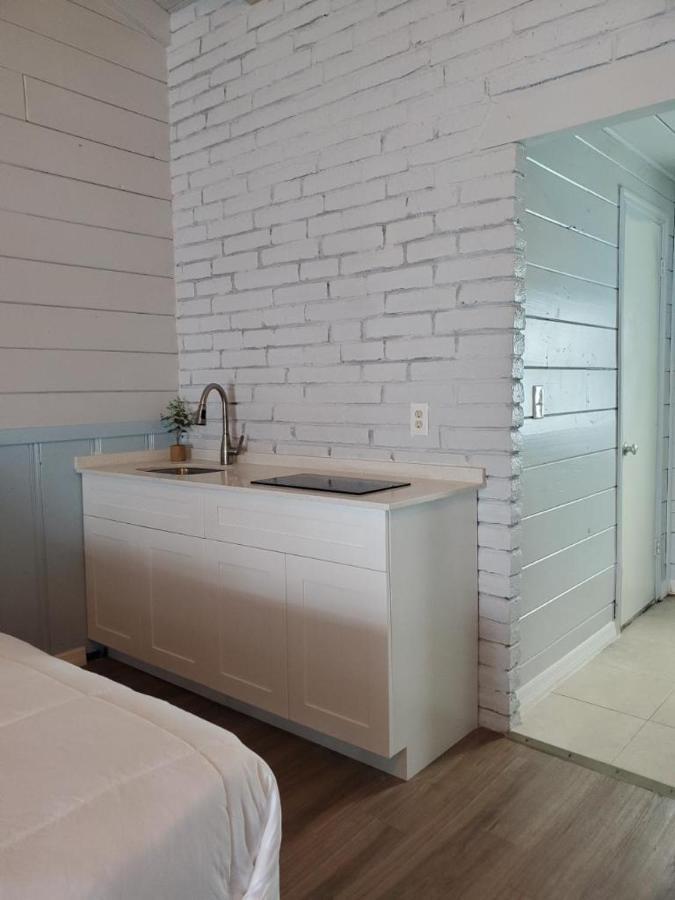 Hollywood Gardens Inn & Suites Εξωτερικό φωτογραφία