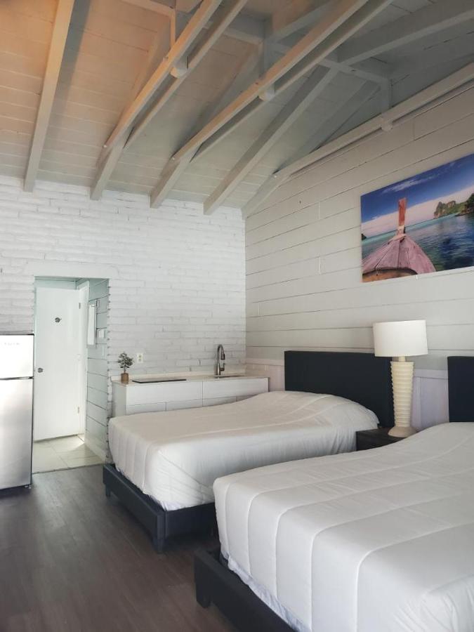 Hollywood Gardens Inn & Suites Εξωτερικό φωτογραφία